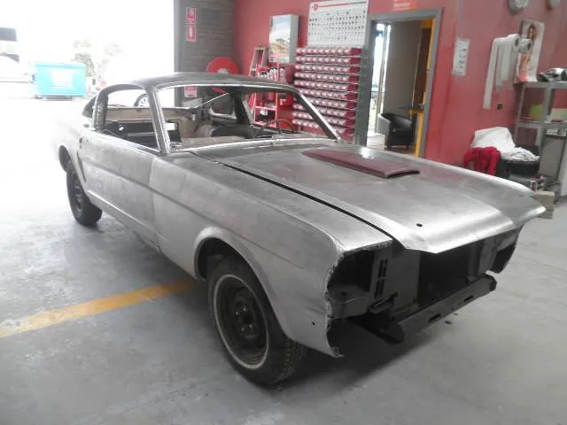 Ford Mustang Coupe image 3