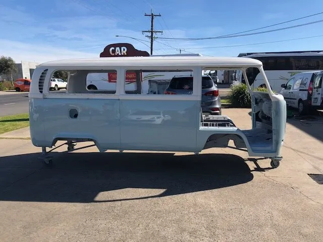 Volkswagen Kombi image 14